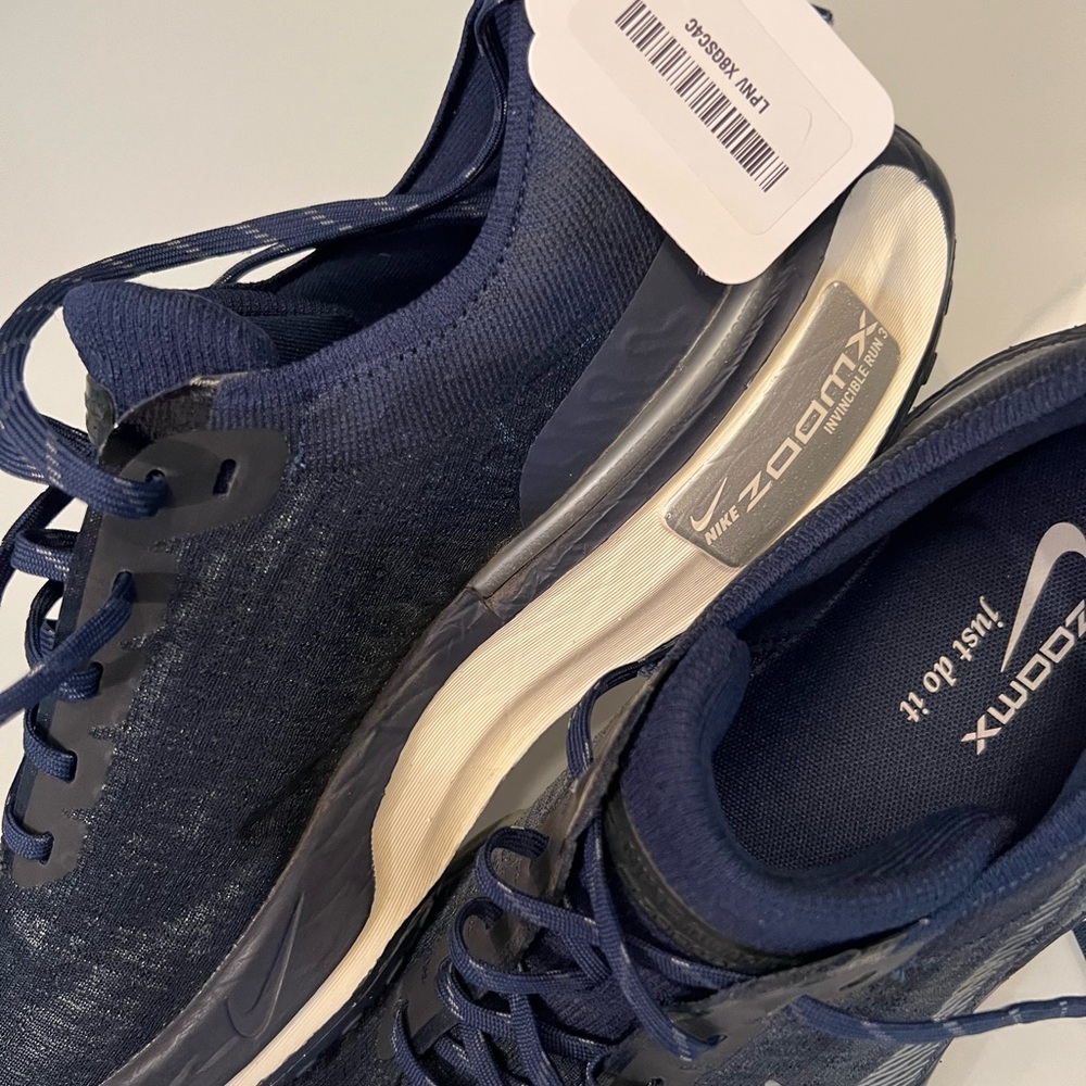 Nike ZoomX  invincible run 3 in Navy NWT Men’s Sz 11